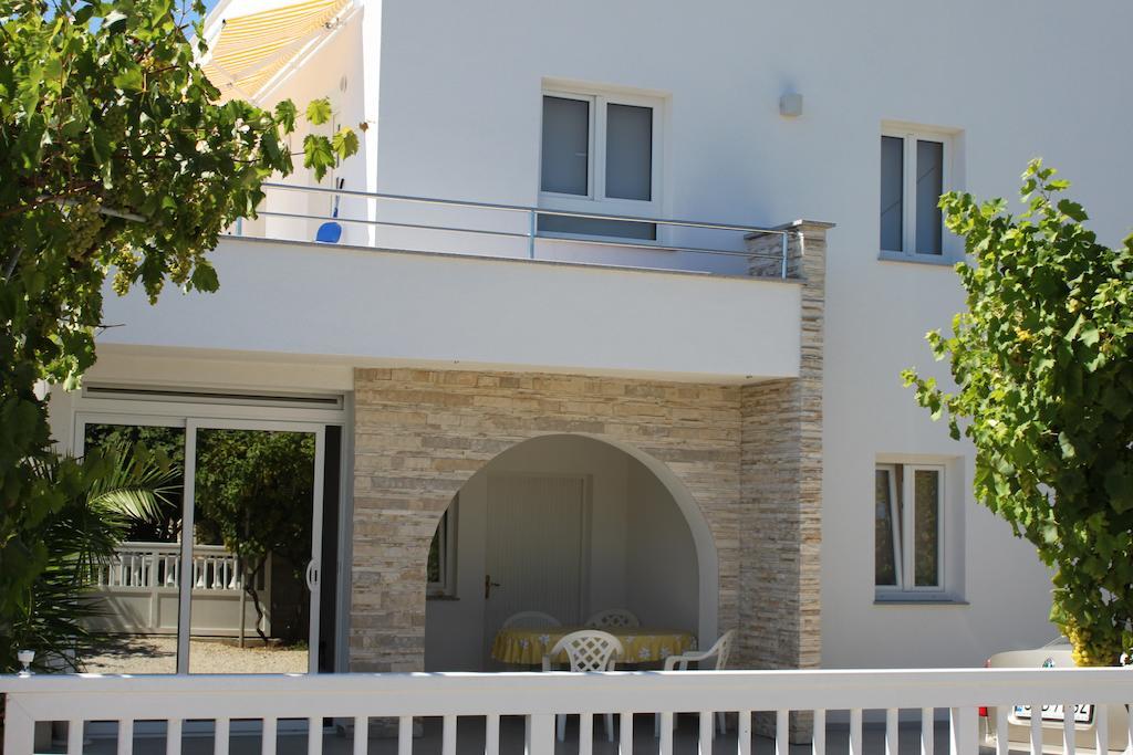 Apartments Ante Вир Екстериор снимка